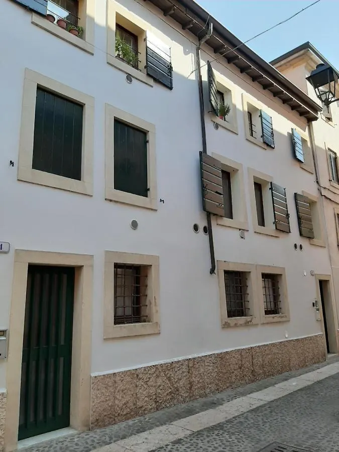 Giulietta Studio Verona 0*,  Italia